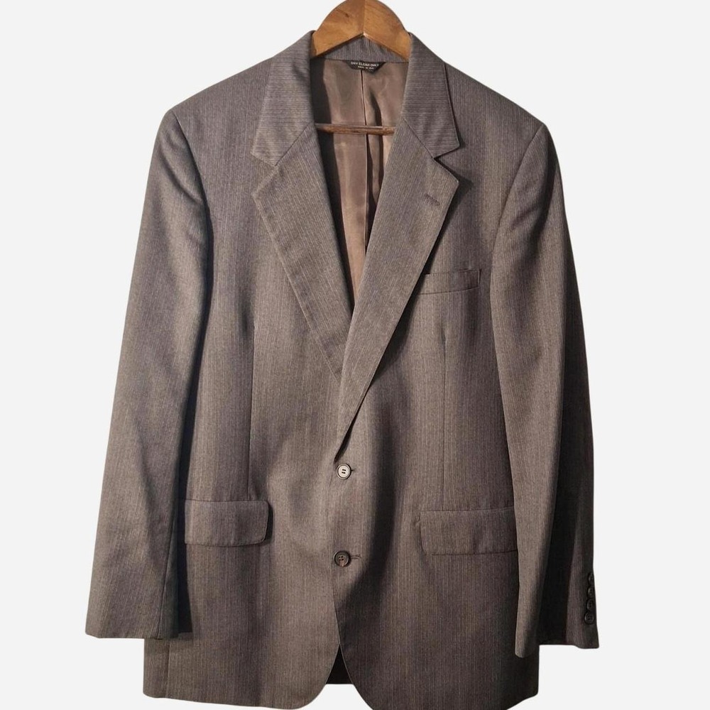 Mens Vintage 80s Gray herringbone wool blazer with subtle vertical pinstripes